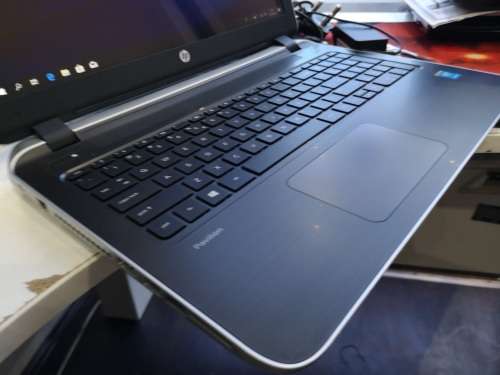 *Beautiful HP PAVILION 15*BEATS AUDIO*i5-5200U*DVD WRITER*6GB RAM*1000GB HDD*HD DISPLAY*
